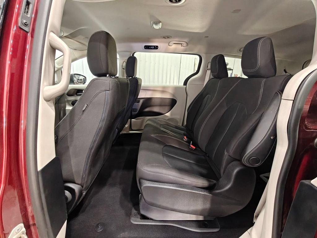 Used 2020 Chrysler Voyager L FWD image 22