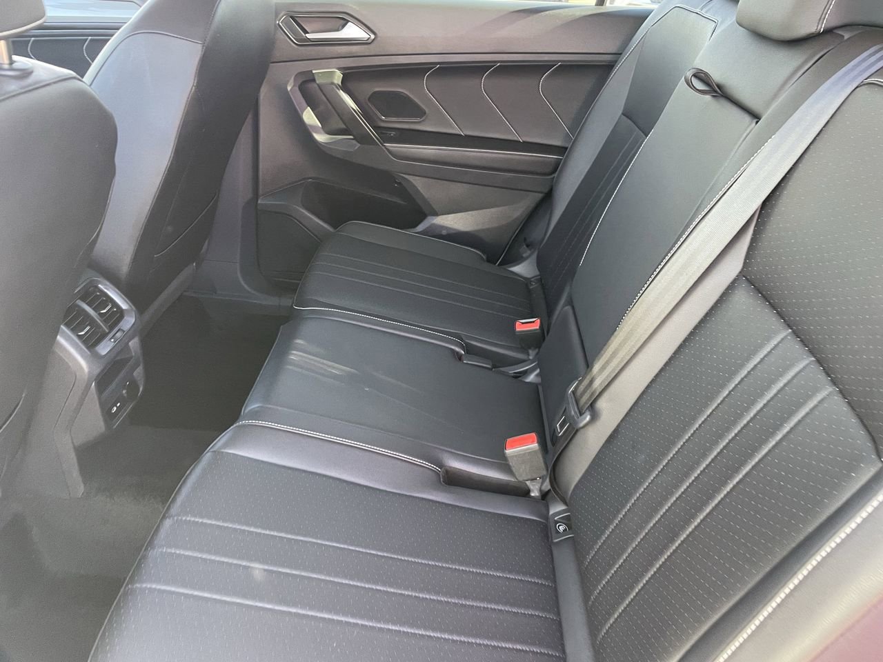 Used 2024 Volkswagen Tiguan SE image 14