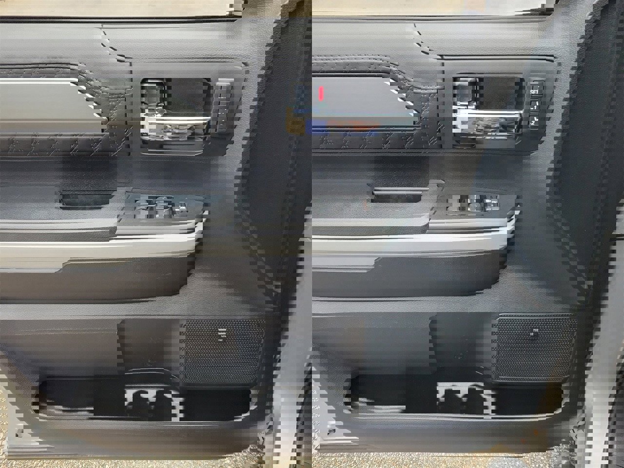 Used 2018 Toyota Tundra Platinum image 12