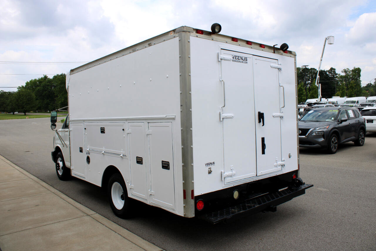 Used 2004 Chevrolet Express 3500 image 4