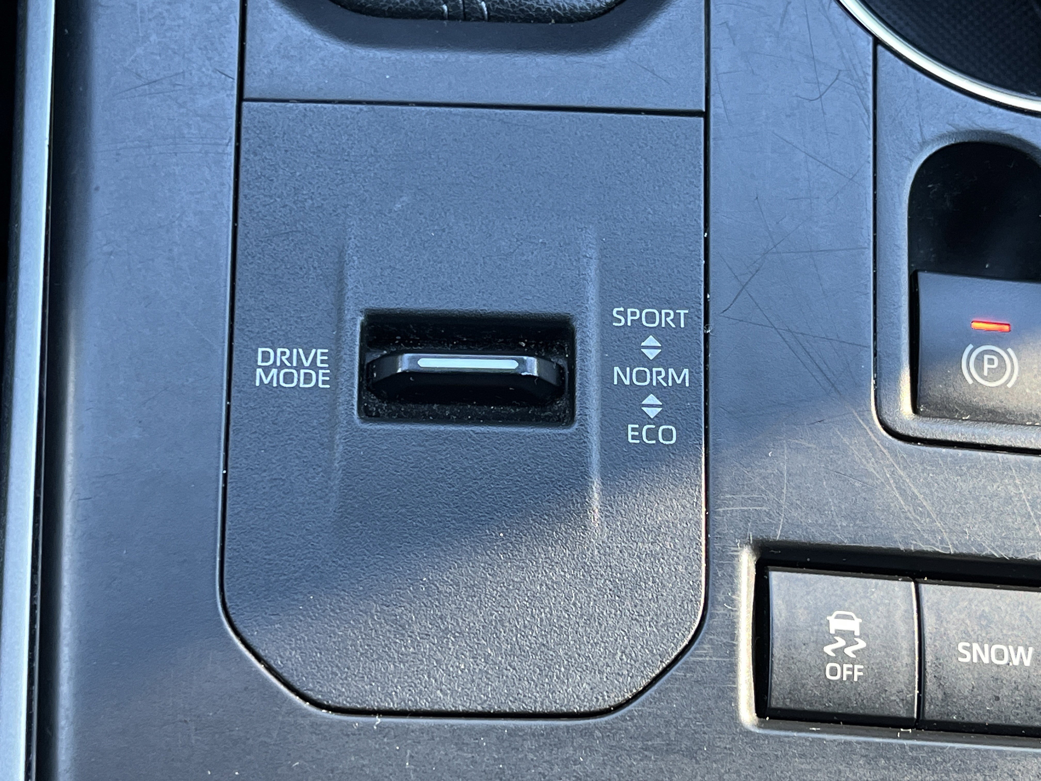 Used 2022 Toyota Highlander LE image 7