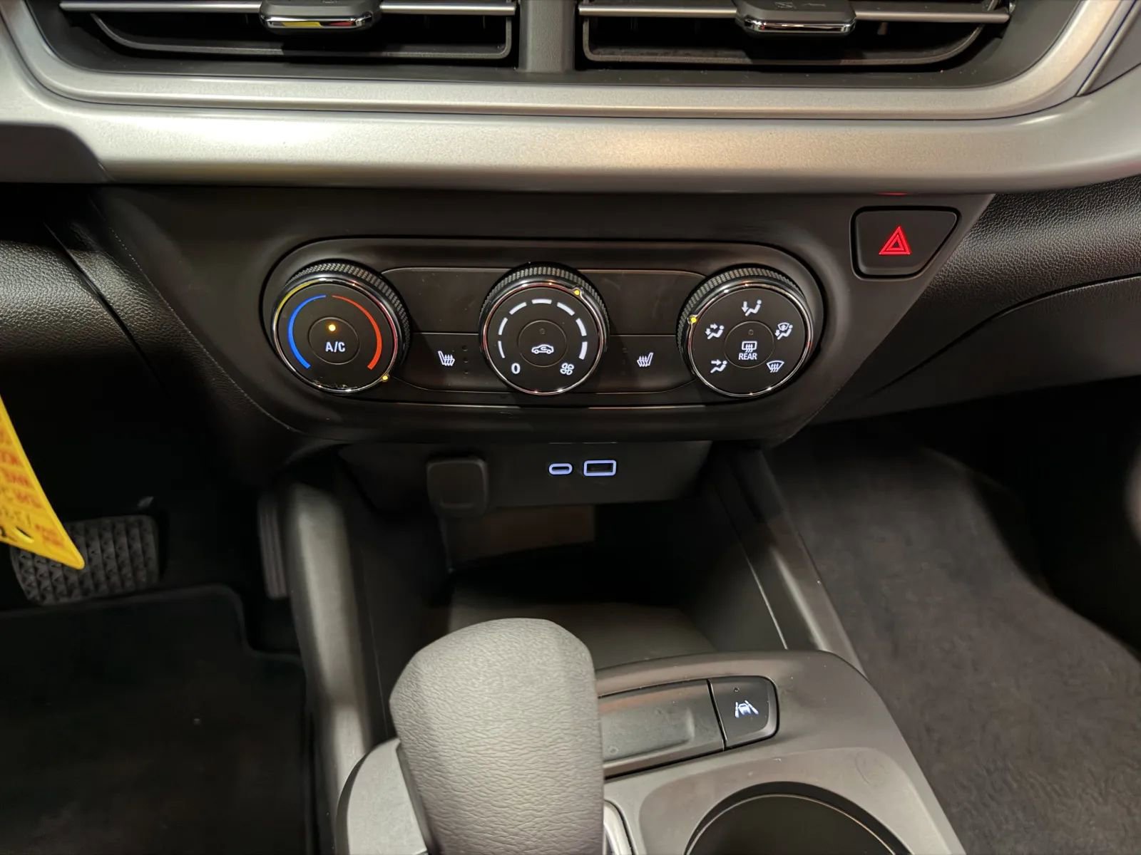 Used 2024 Chevrolet Trax RS FWD image 33