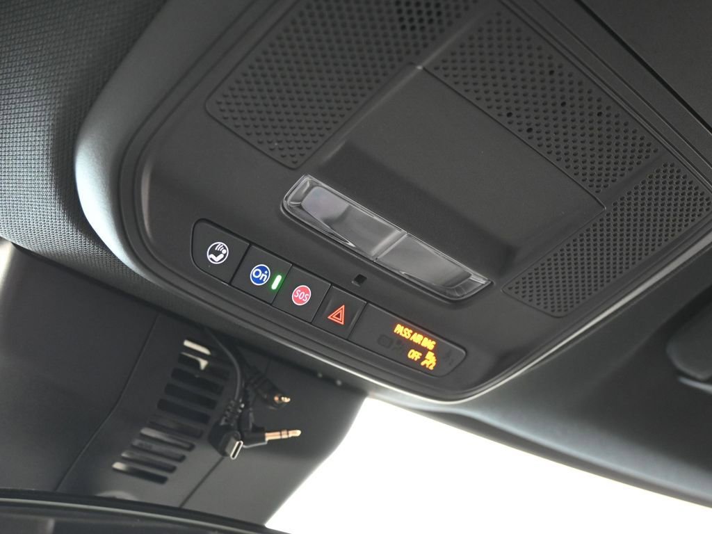 Used 2025 Chevrolet Traverse LT image 20