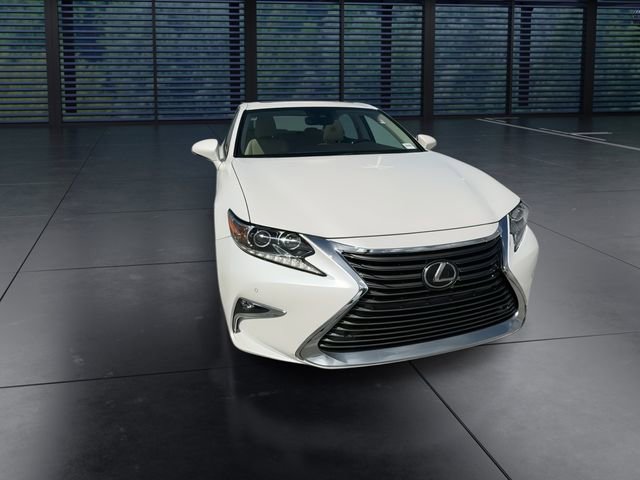 Used 2018 Lexus ES 350 350 w/ Luxury Package w/Wood Trim image 3
