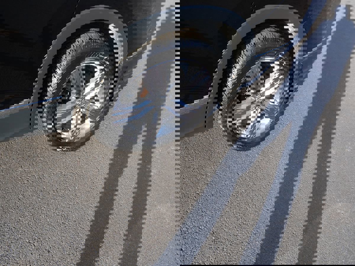 Used 2020 Volkswagen Tiguan SEL image 37