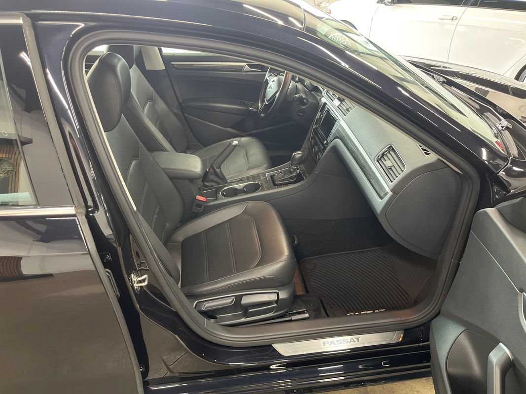 Used 2018 Volkswagen Passat 2.0T SE FWD image 37