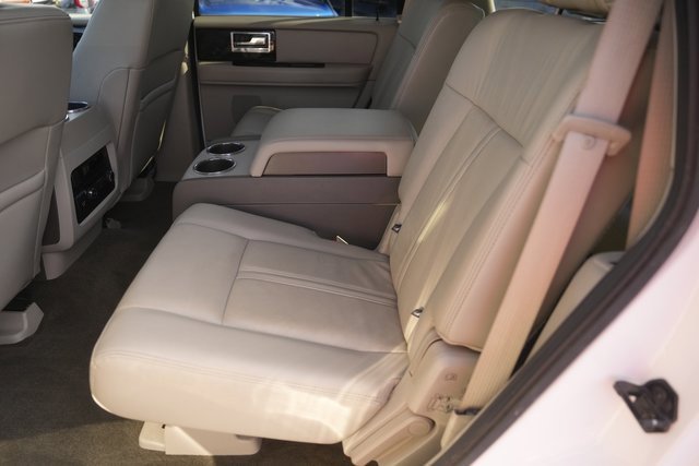 Used 2017 Lincoln Navigator Select image 13