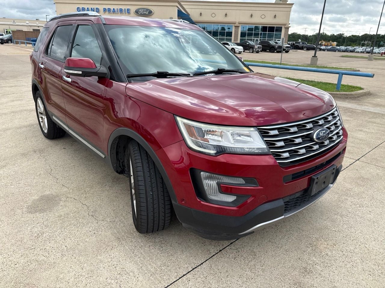 Used 2017 Ford Explorer Limited w/ Equipment Group 301A AWD/4WD image 18