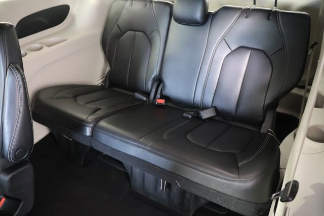 Used 2023 Chrysler Pacifica Touring-L FWD image 20