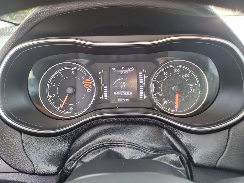 Used 2020 Jeep Cherokee Latitude AWD/4WD image 32