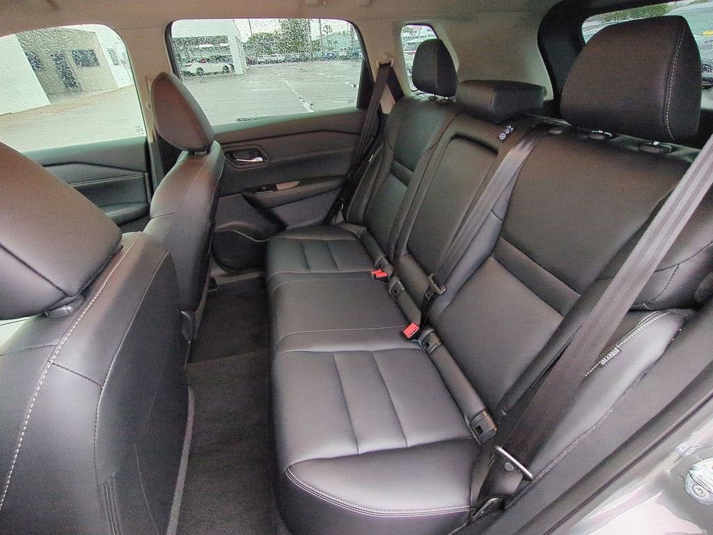 Certified 2025 Nissan Rogue SL image 14