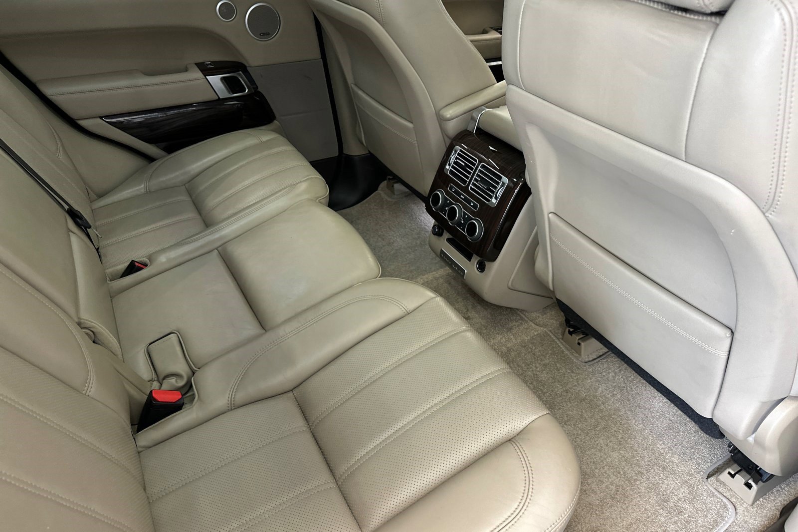 Used 2016 Land Rover Range Rover HSE image 30