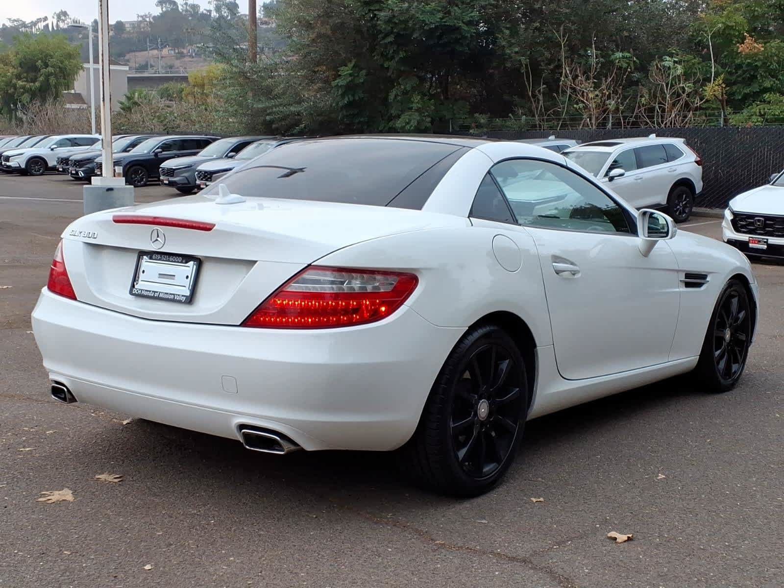 Used 2016 Mercedes-Benz SLK 300 w/ Premium 2 Package image 5