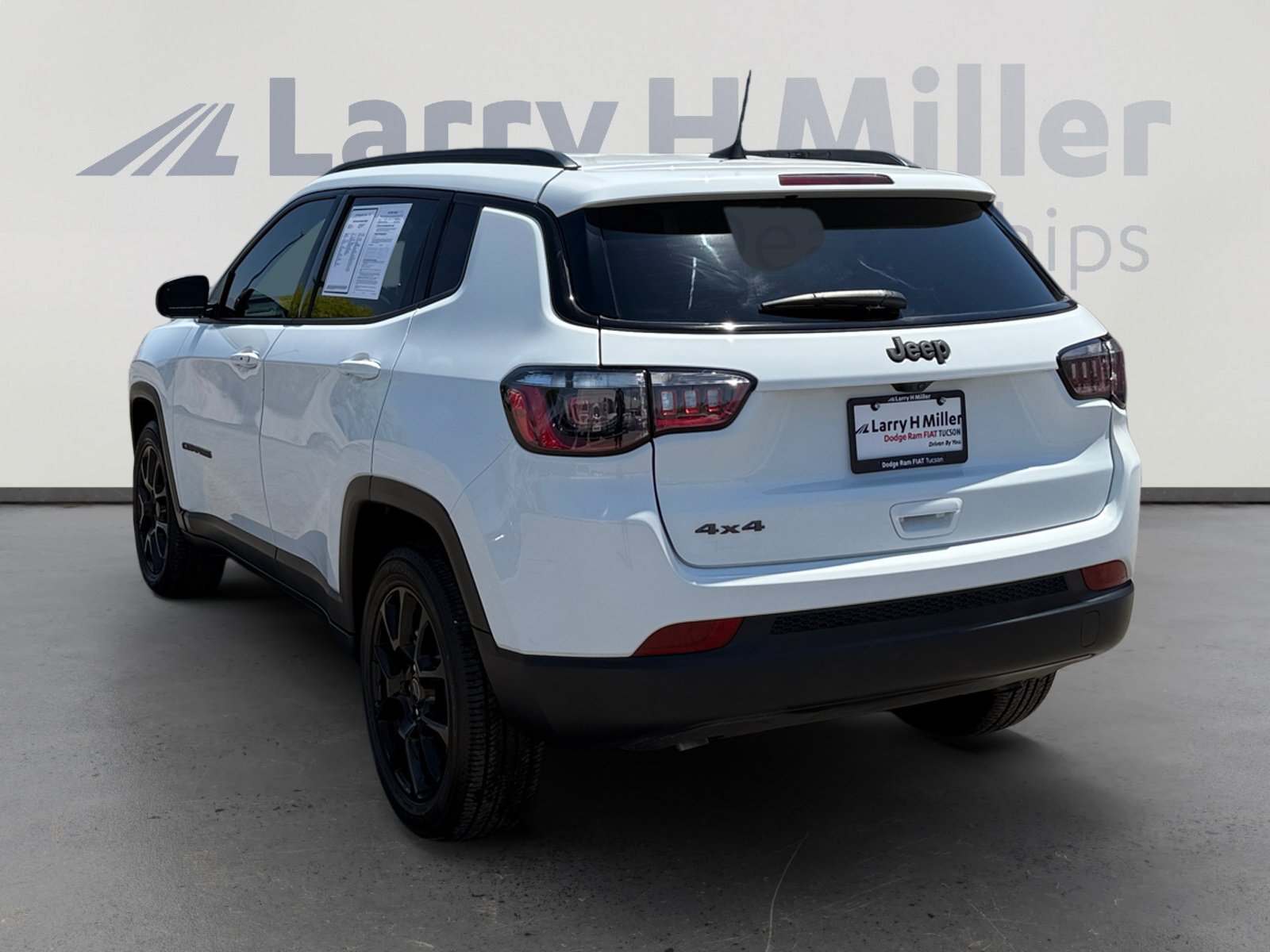 Used 2025 Jeep Compass Latitude w/ Altitude Special Edition AWD/4WD image 3