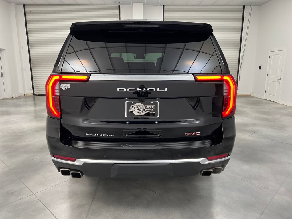 Used 2025 GMC Yukon Denali AWD/4WD image 6