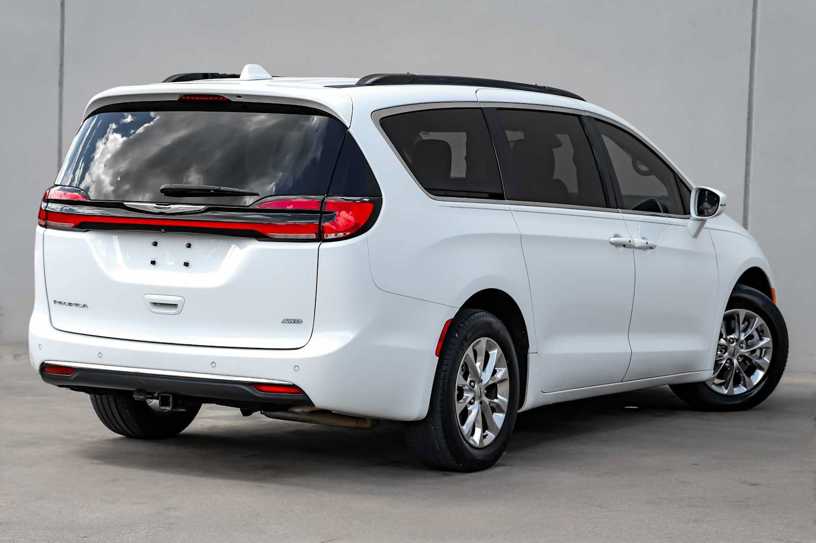 Used 2022 Chrysler Pacifica Touring-L AWD/4WD image 7