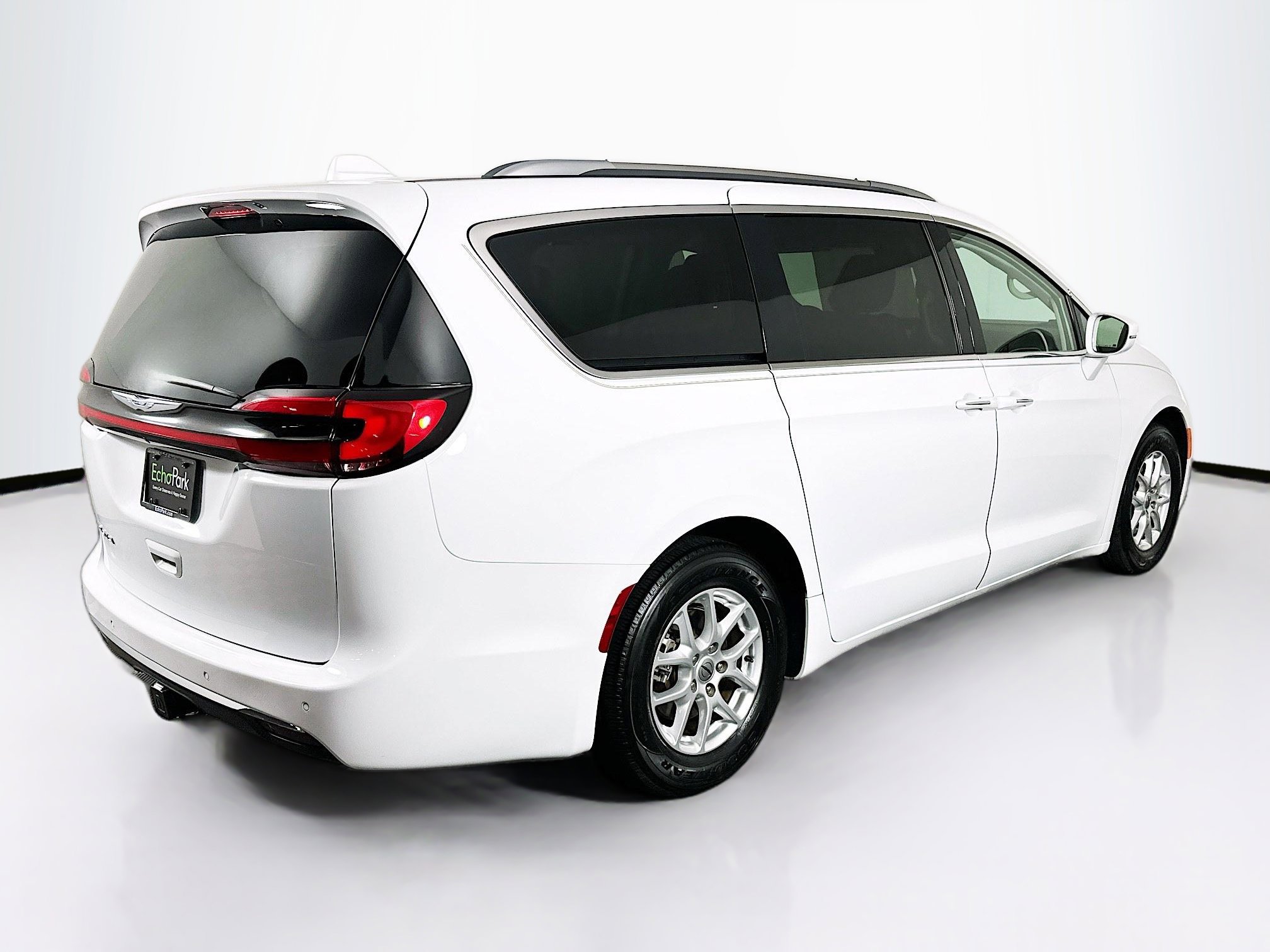 Used 2021 Chrysler Pacifica Touring-L image 9