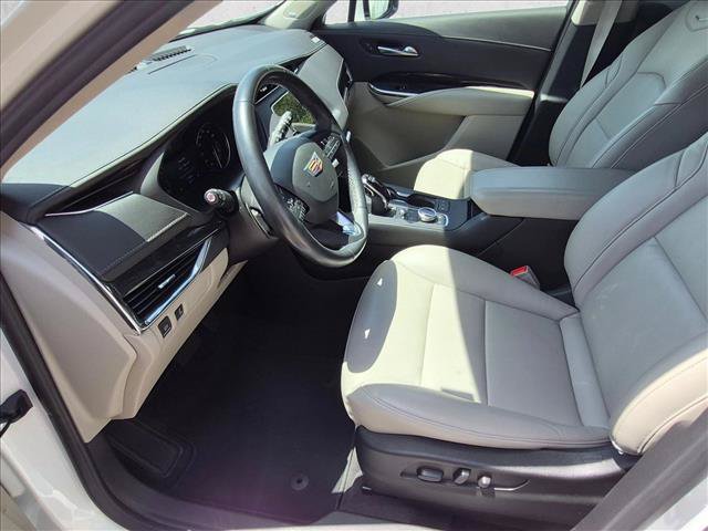 Used 2023 Cadillac XT4 Premium Luxury FWD image 13