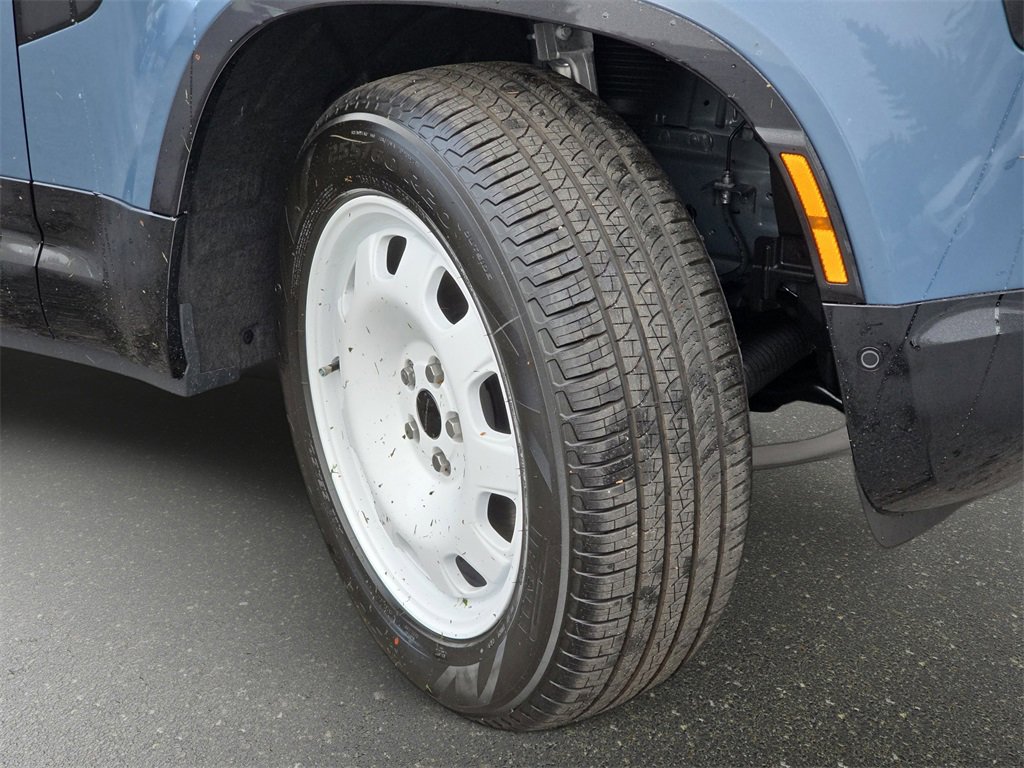 New 2026 Land Rover Defender 110 S image 32