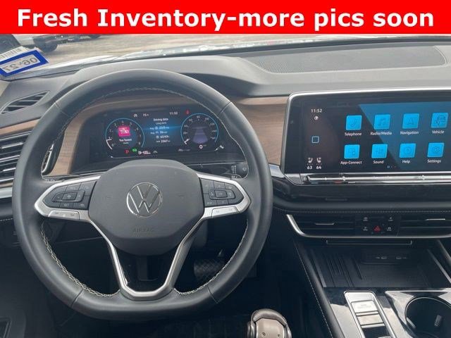 Used 2025 Volkswagen Atlas SE image 11