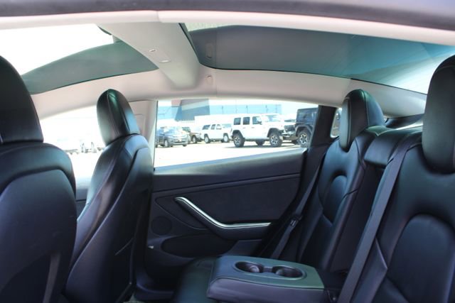 Used 2022 Tesla Model 3 Long Range AWD/4WD image 31