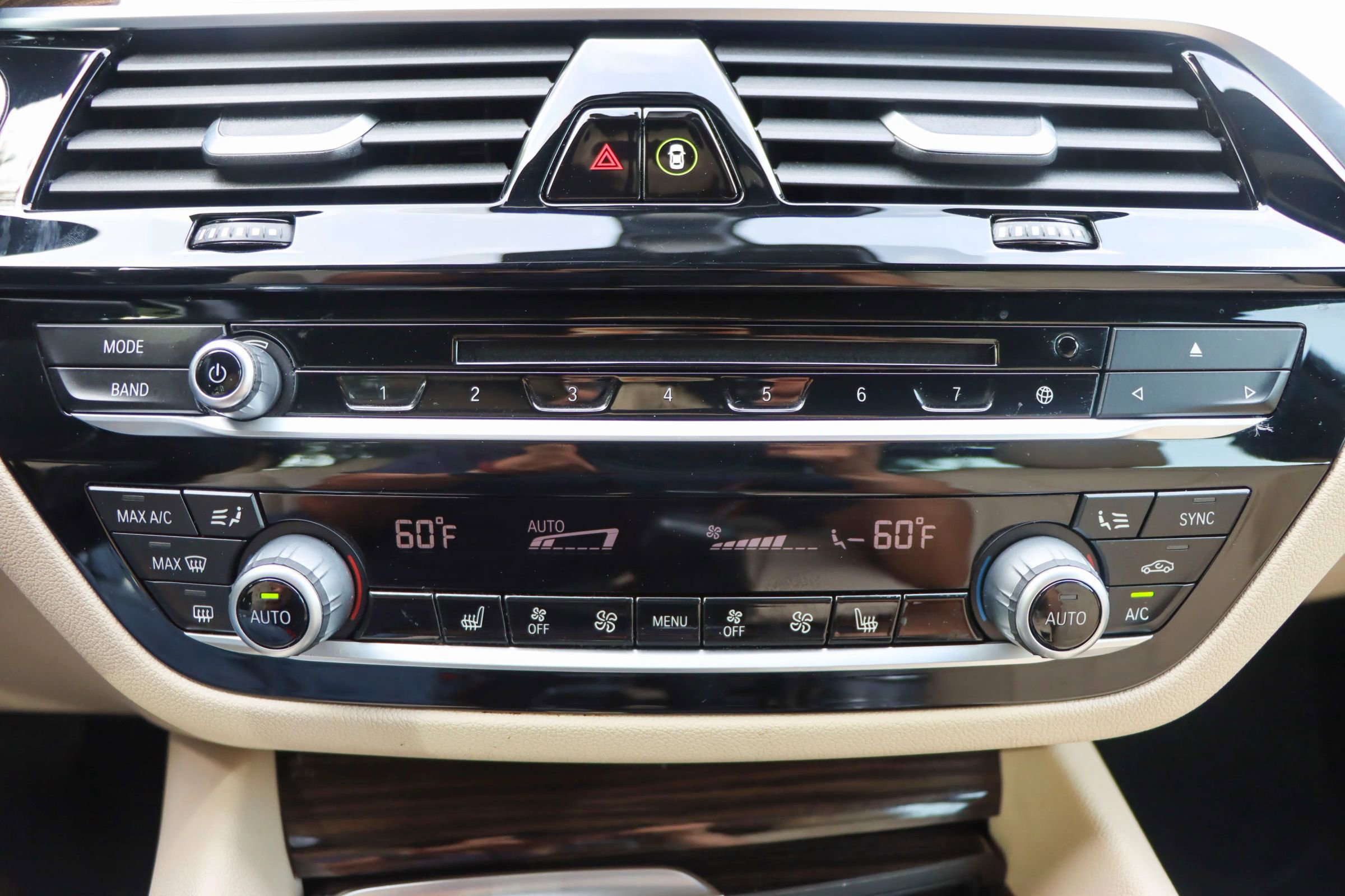 Used 2019 BMW 530e w/ Convenience Package image 41