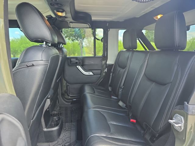 Used 2015 Jeep Wrangler Unlimited Rubicon w/ Connectivity Group AWD/4WD image 14