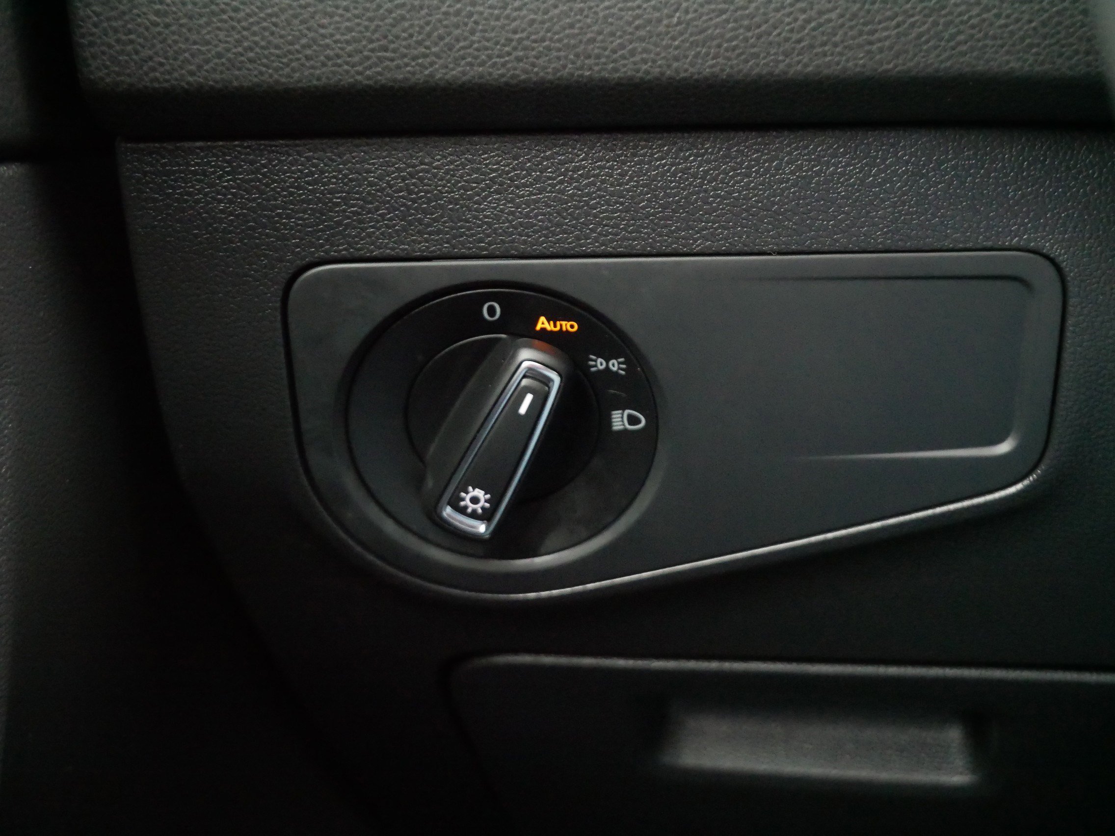 Certified 2023 Volkswagen Tiguan SE R-Line image 26