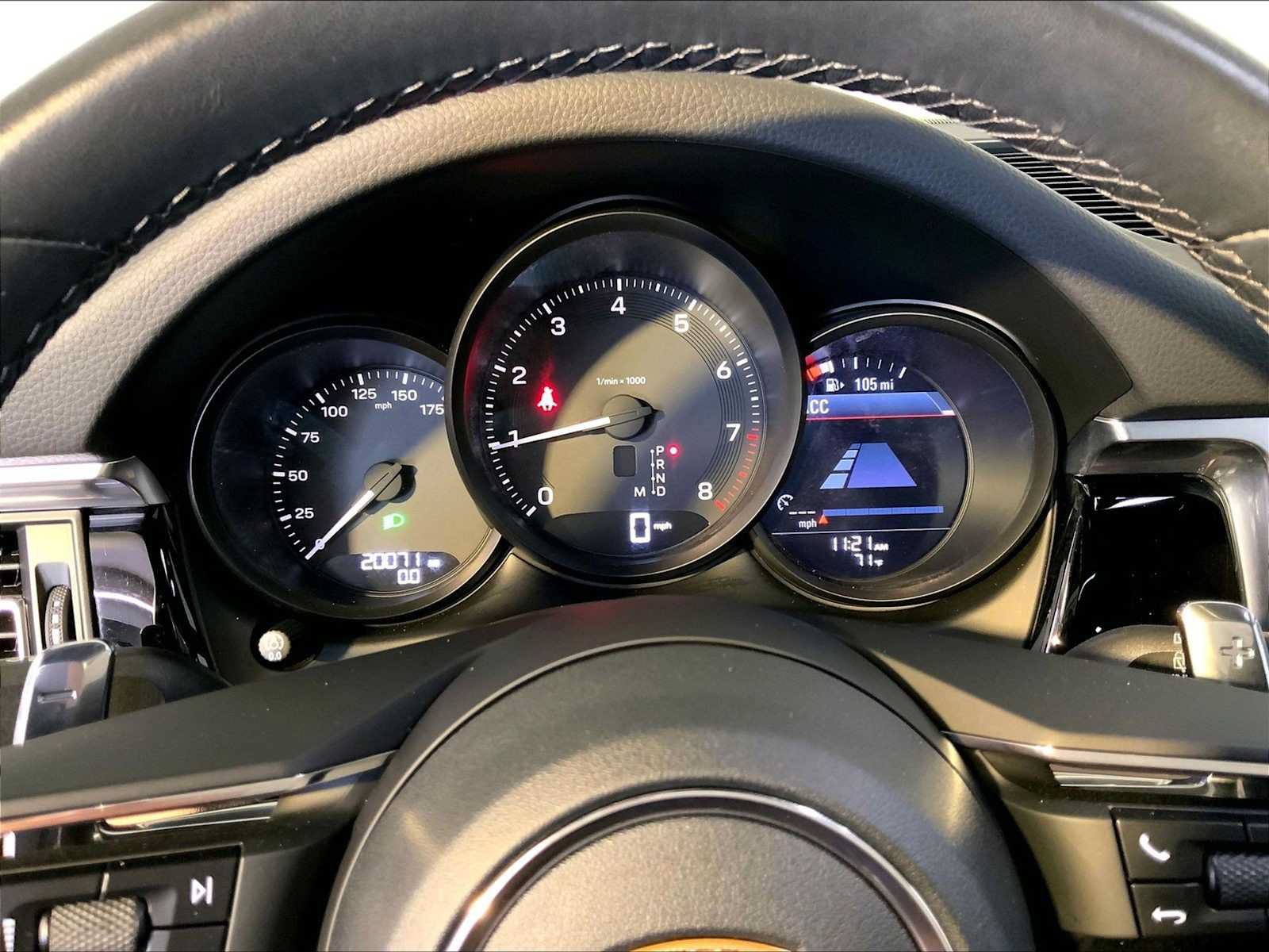 Certified 2023 Porsche Macan AWD/4WD image 29