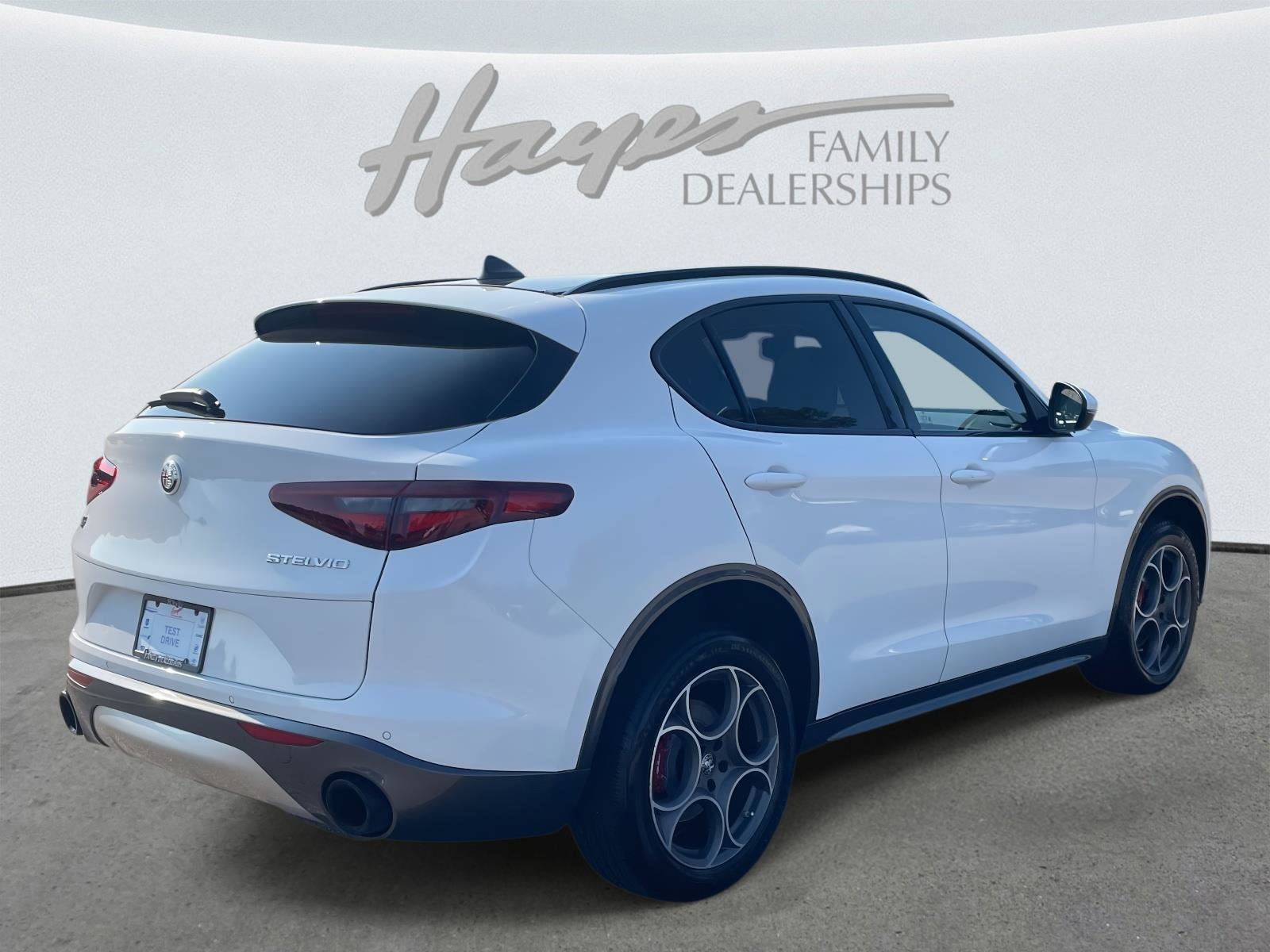 Used 2022 Alfa Romeo Stelvio Ti image 32