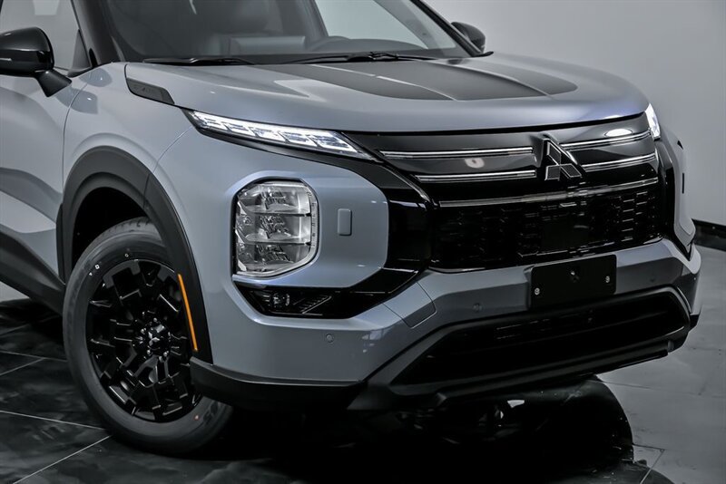 New 2025 Mitsubishi Outlander AWD image 2
