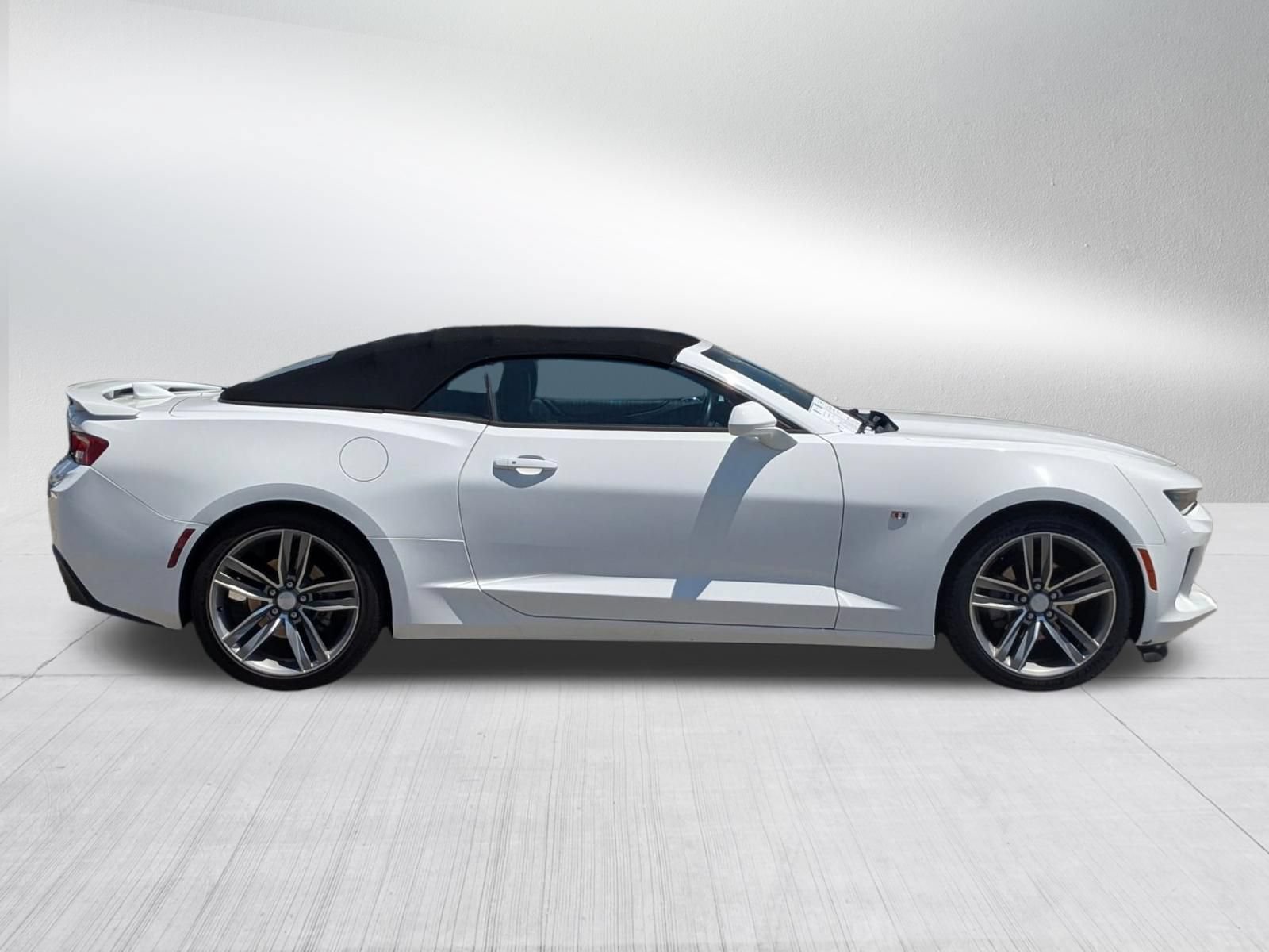 Used 2016 Chevrolet Camaro LT RWD image 6