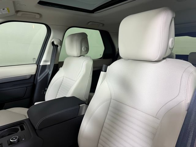 Certified 2025 Land Rover Discovery Dynamic SE AWD/4WD image 6