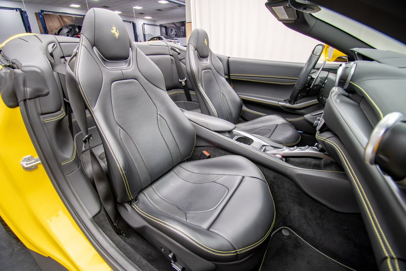 Used 2019 Ferrari Portofino RWD image 23