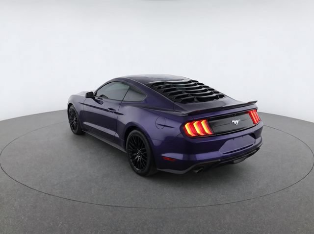 Used 2018 Ford Mustang Coupe RWD image 3