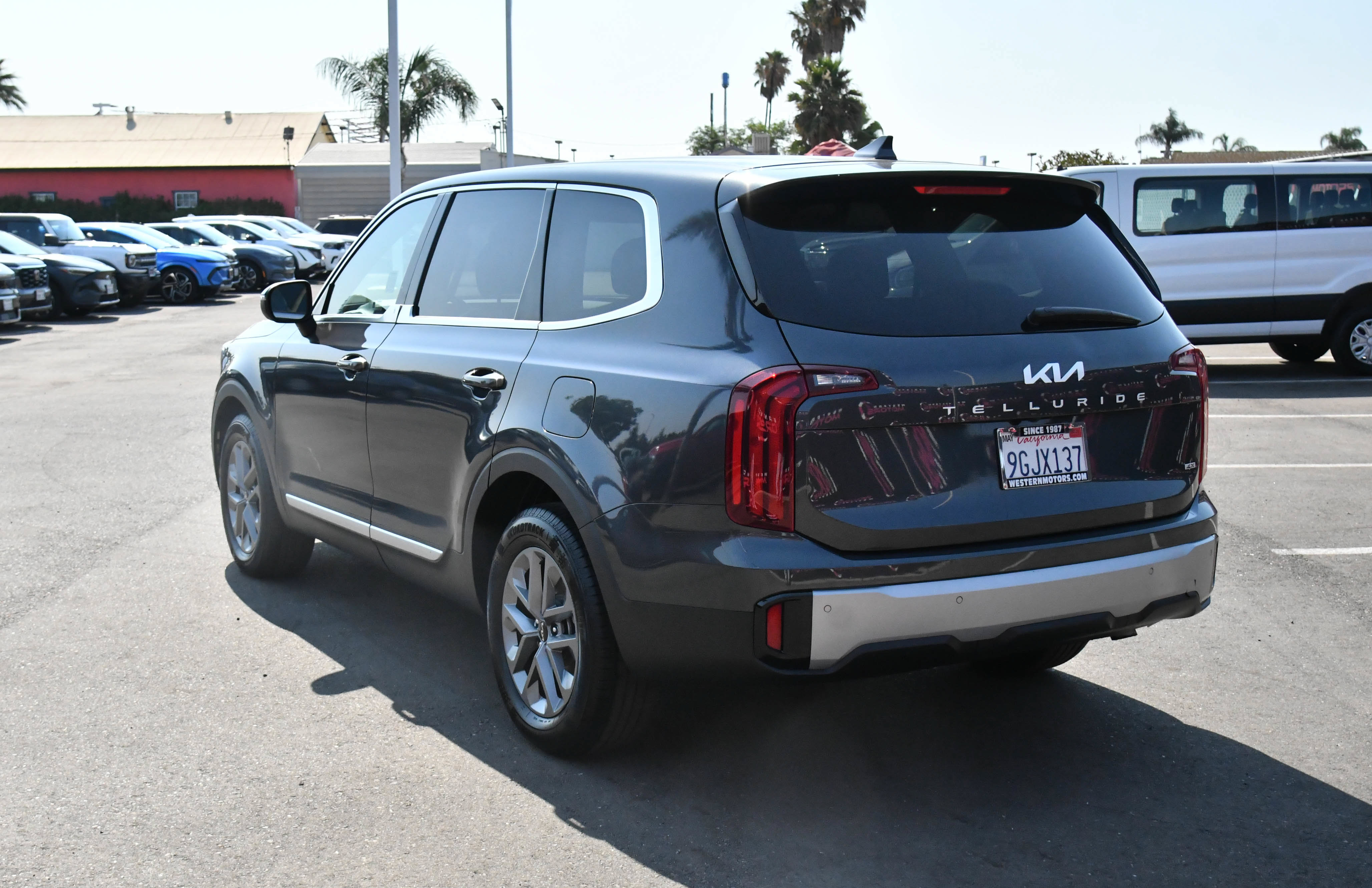 Used 2023 Kia Telluride LX AWD/4WD image 6