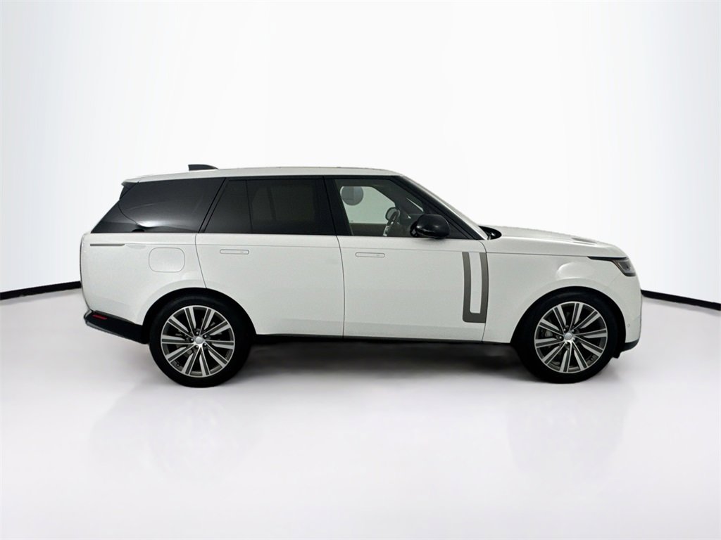 Used 2023 Land Rover Range Rover SE image 4