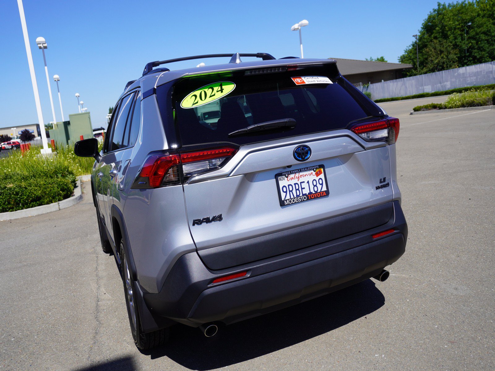 Used 2024 Toyota RAV4 LE AWD/4WD image 9