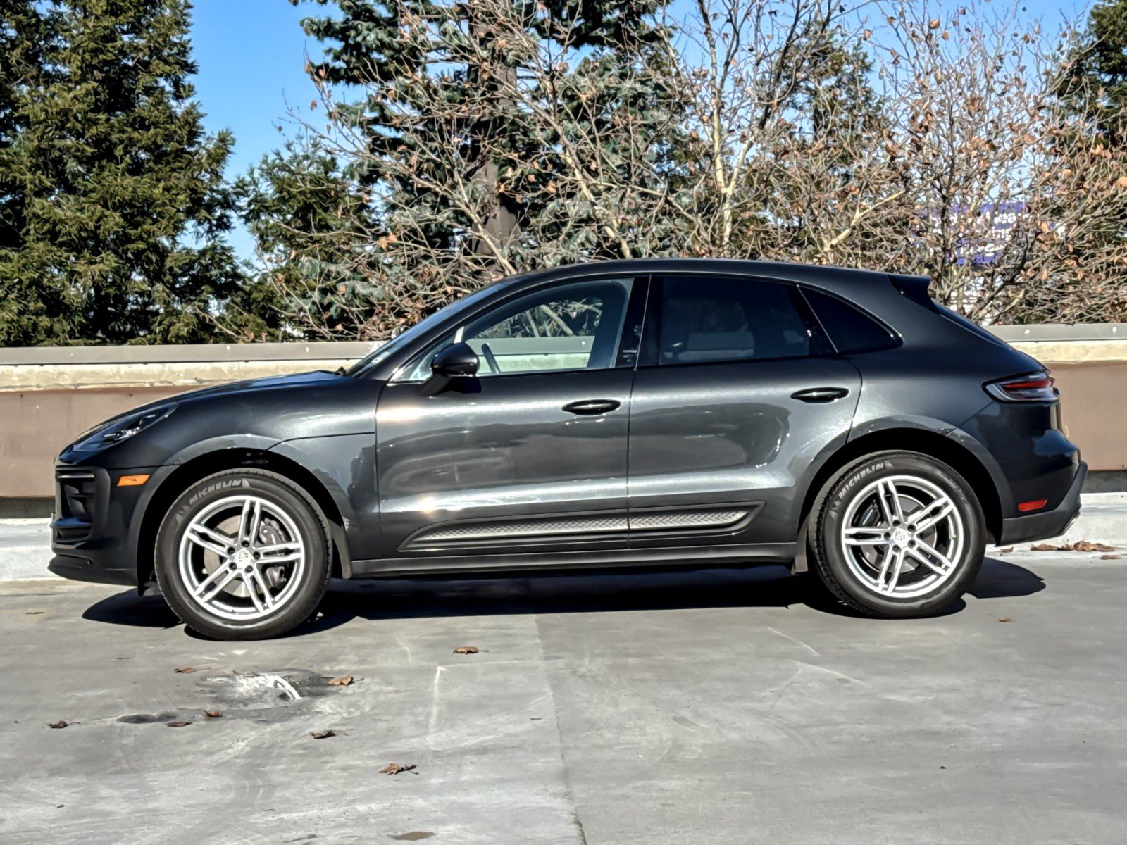 Used 2024 Porsche Macan image 2