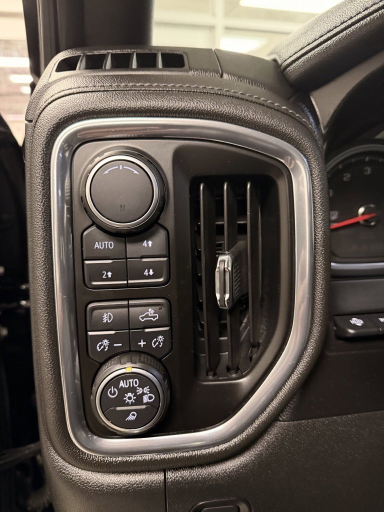 Certified 2019 Chevrolet Silverado 1500 High Country w/ Technology Package image 15