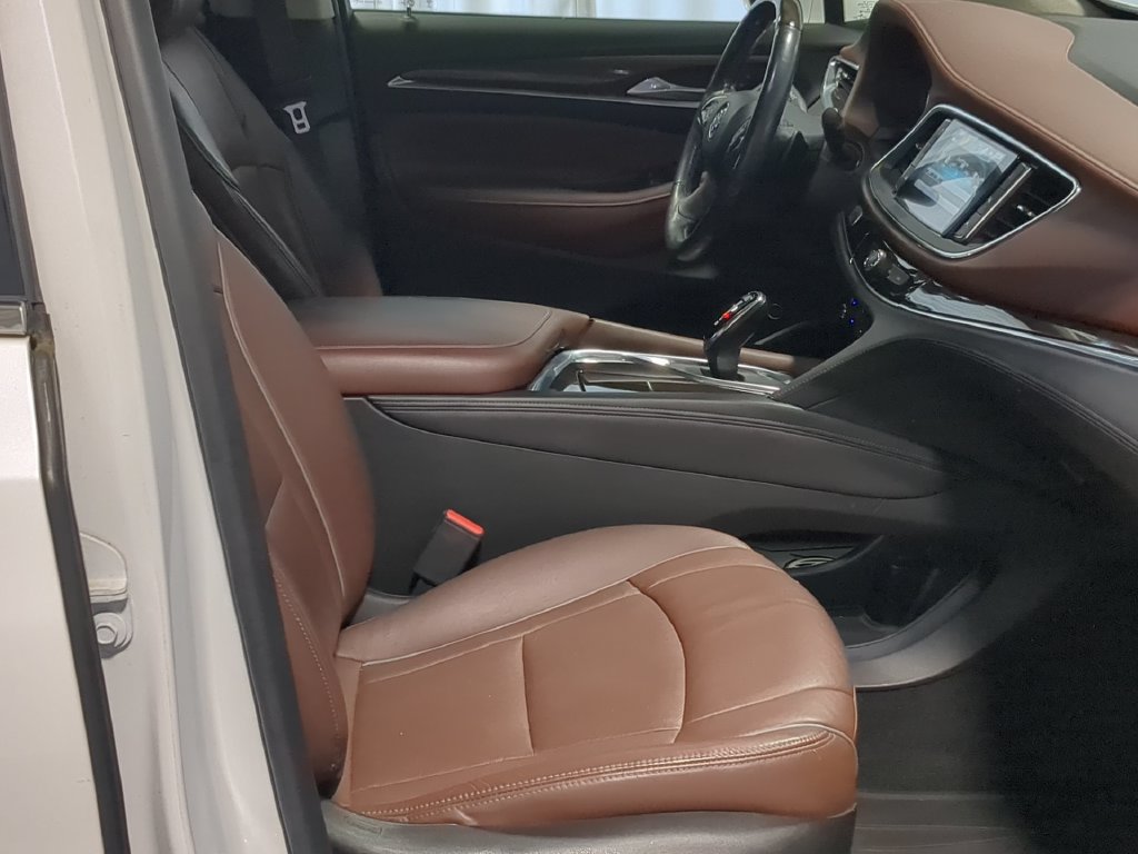 Used 2018 Buick Enclave Avenir w/ Avenir Technology Package AWD/4WD image 21