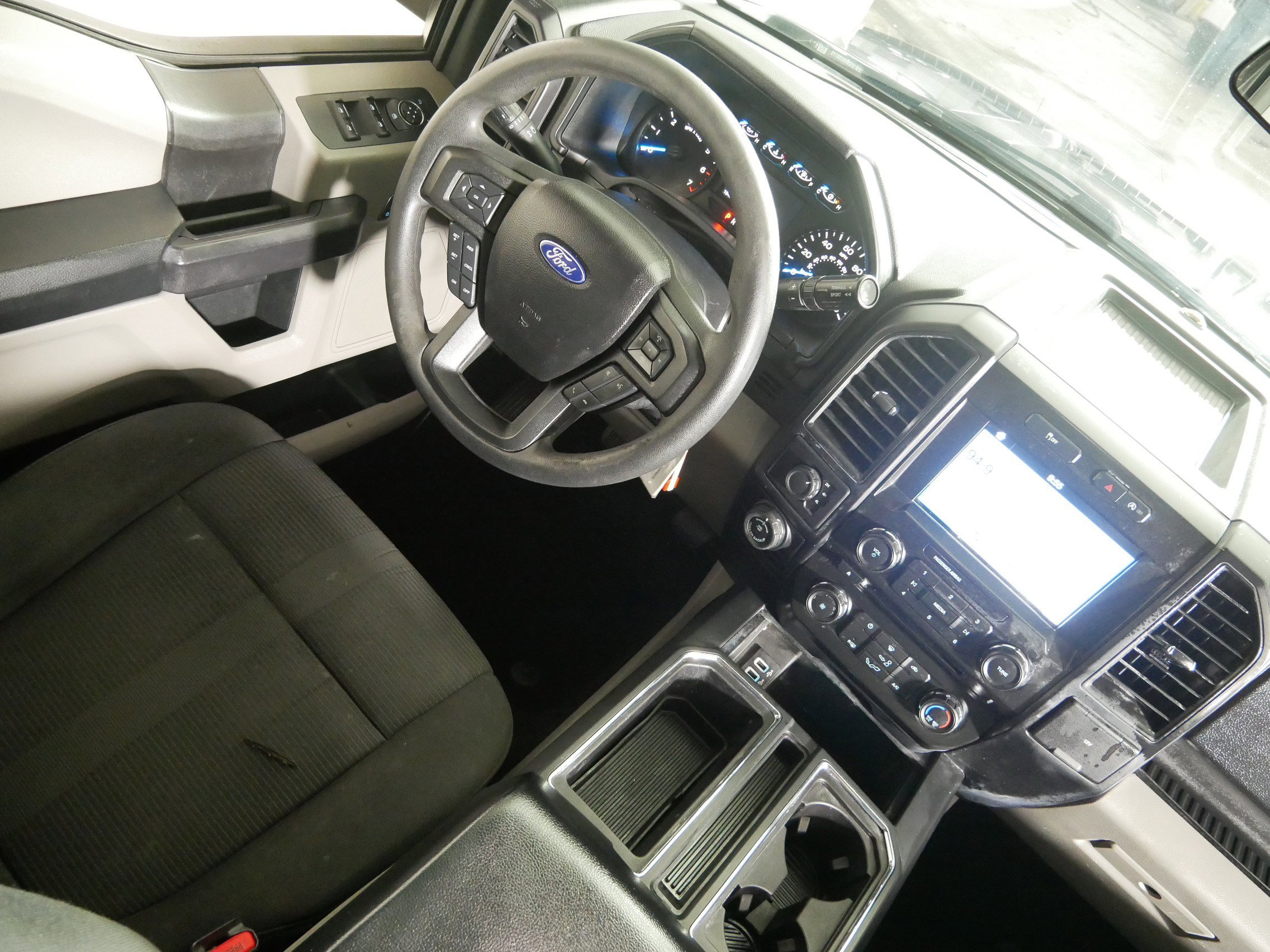 Used 2017 Ford F150 XL w/ Equipment Group 101A Mid image 9