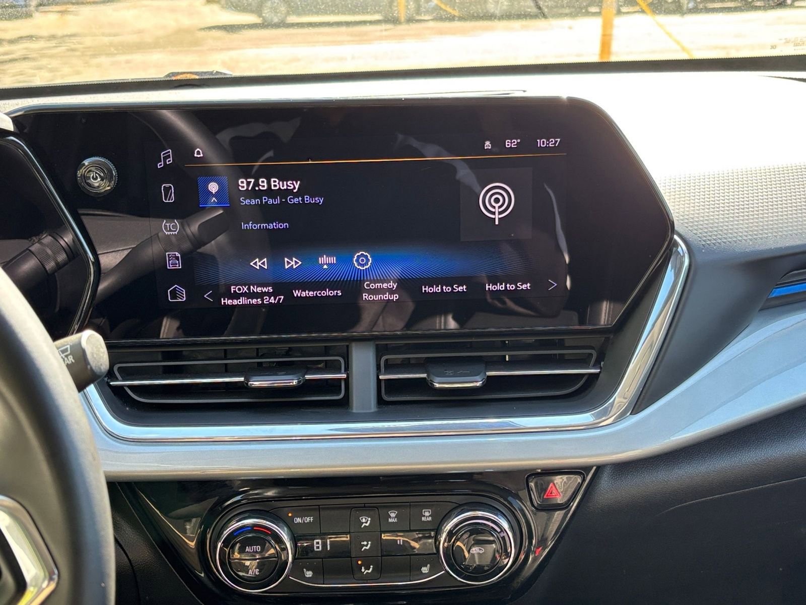 Used 2025 Chevrolet Trax LT w/ LT Convenience Package image 20