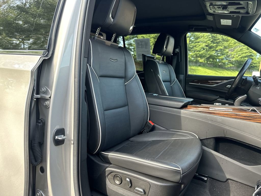 Used 2022 Cadillac Escalade Premium Luxury w/ Performance Package AWD/4WD image 56