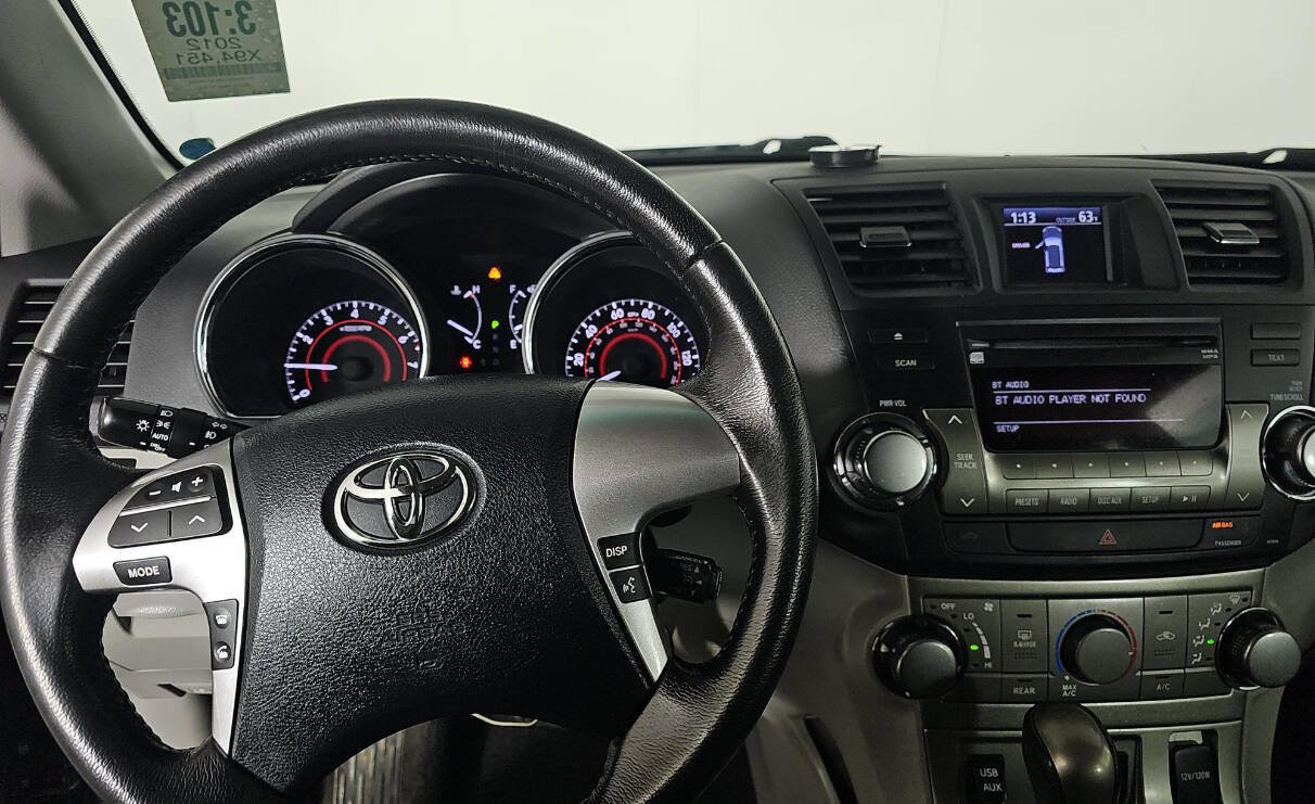 Used 2012 Toyota Highlander SE w/ Tow Pkg AWD/4WD image 12