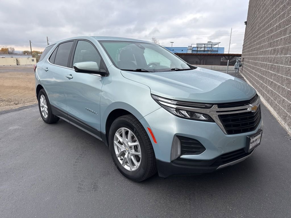 Used 2022 Chevrolet Equinox LT w/ Driver Convenience Package image 3