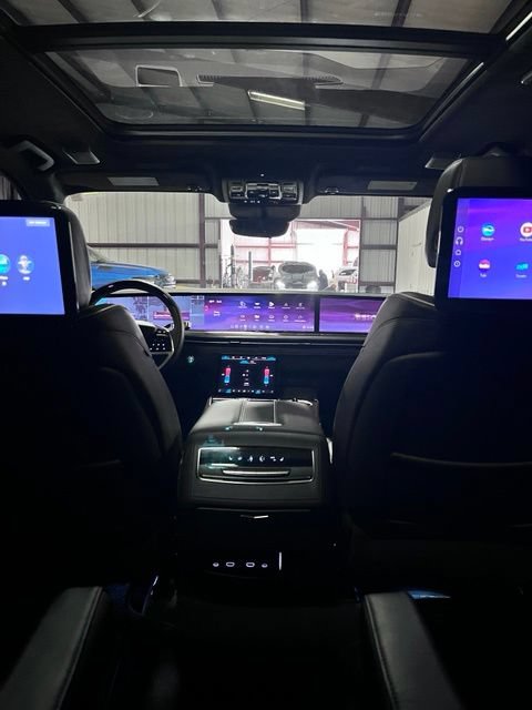 Used 2025 Cadillac Escalade Sport Platinum AWD/4WD image 17