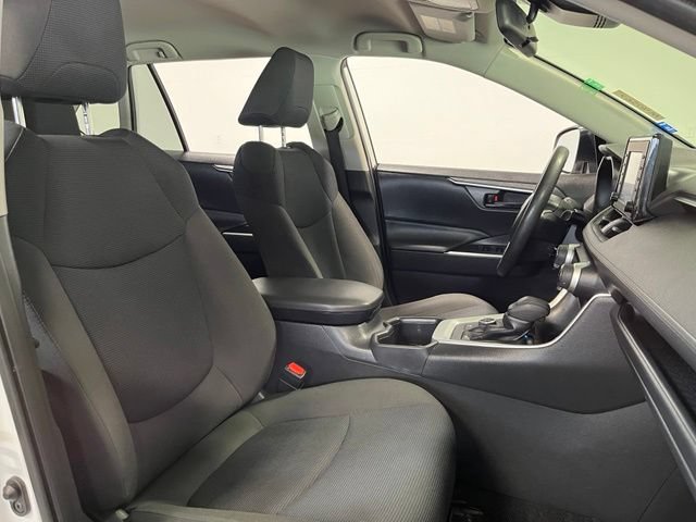 Used 2022 Toyota RAV4 LE AWD/4WD image 10