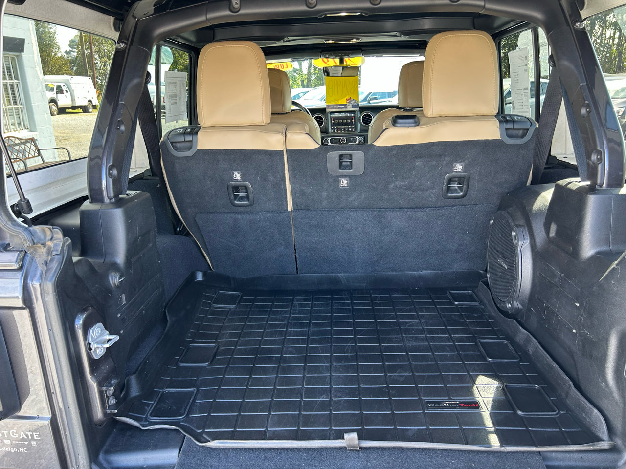 Used 2019 Jeep Wrangler Unlimited Sahara image 28