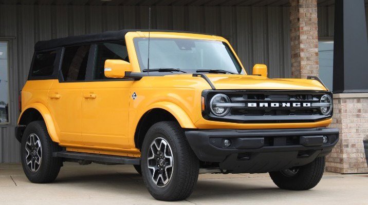 Used 2021 Ford Bronco Outer Banks image 2